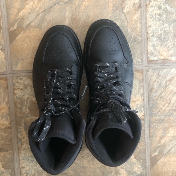 Air Jordan 1 Mid Winterized “Black Gum” - Picture 2 of 5